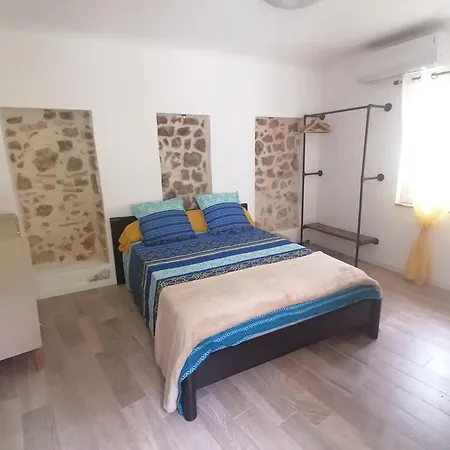 Gite Et Chambres D'Hotes Les 2 Pins Courry Exterior photo